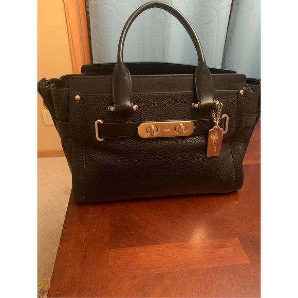 Coach Handbags - Coach Leather Purse w Gold Accent